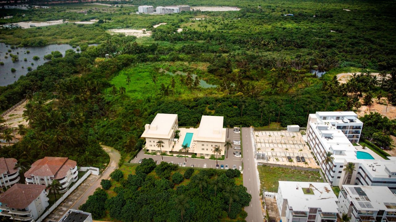 Walk to Beach Fully Furished Apartments!