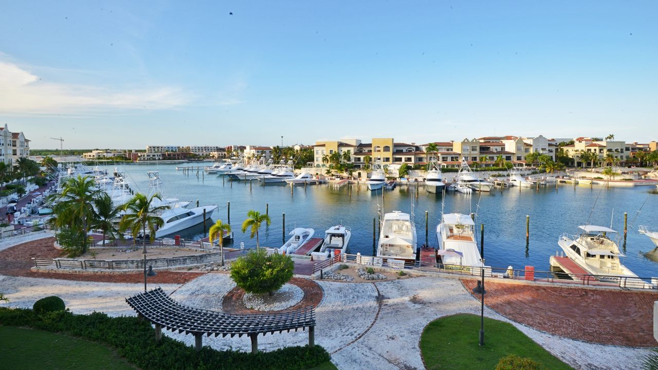 Stunning 375 m² Condo with Marina View in Cap Cana