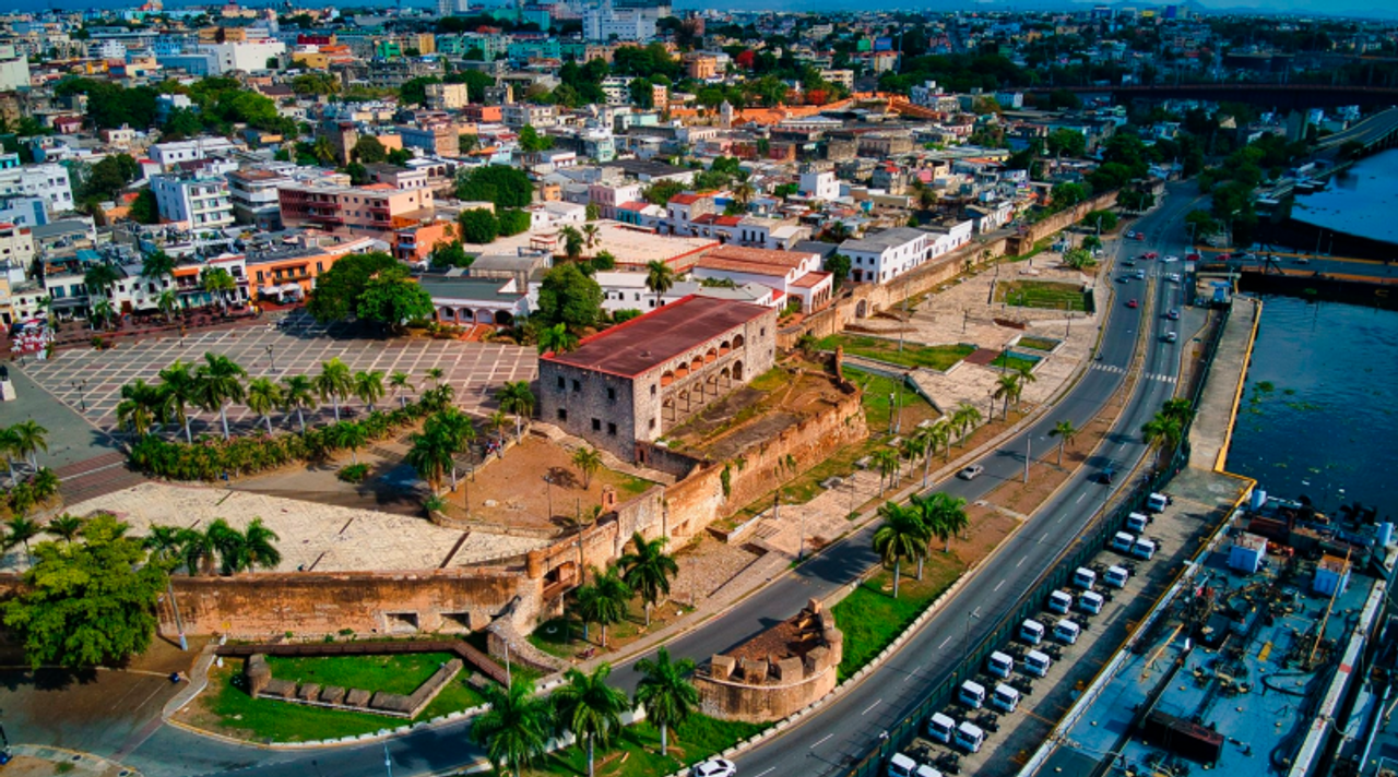 Luxury Oceanfront Apartment on Santo Domingo's Malecón photo 2