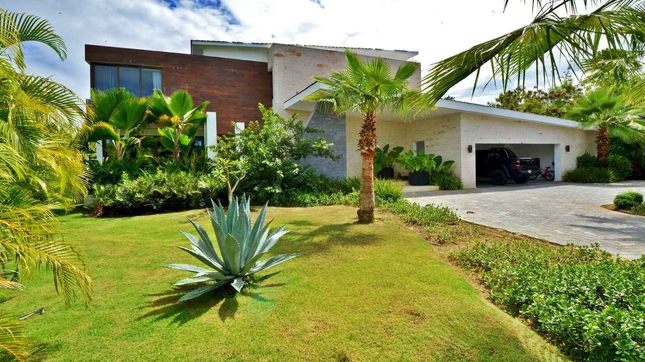 Modern and Spacious Villa with Spectacular Views of the Farallon of Cap Cana photo 2